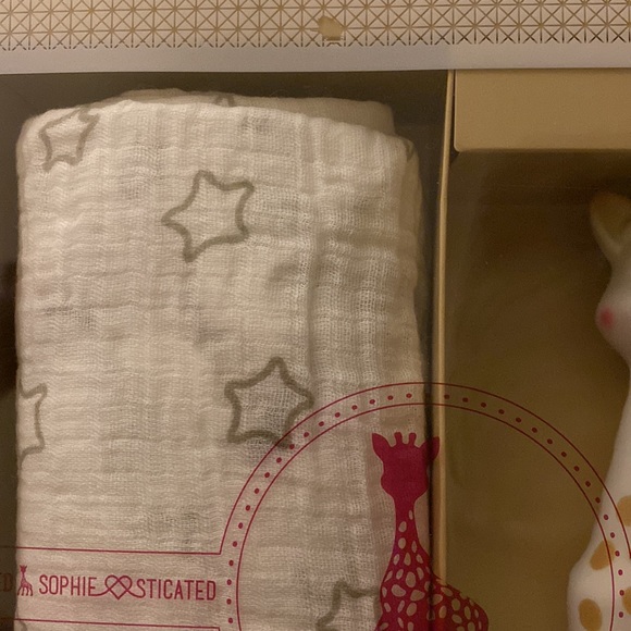 Sophie the Giraffe Gift Set - Picture 7 of 7